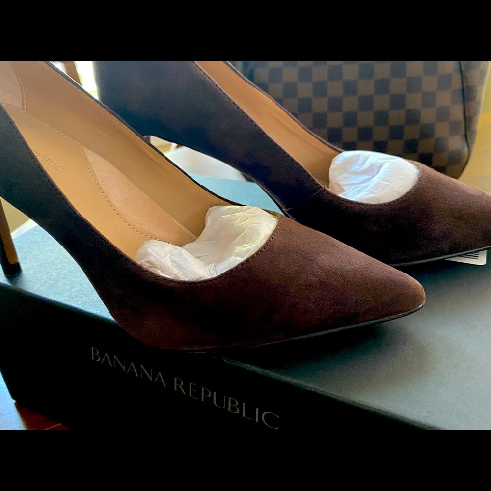 Never worn Banana Republic suede heels. Size 7